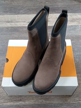 Timberland Women's Chelsea Boots-NEW